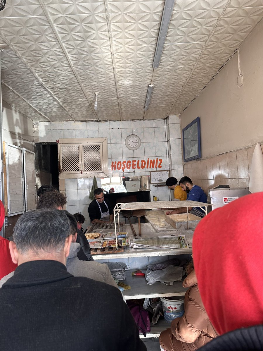 Halk kahramanı. Helal olsun senin gibi esnafa bu zor günümüzde bizler için emek veren emektar abim.