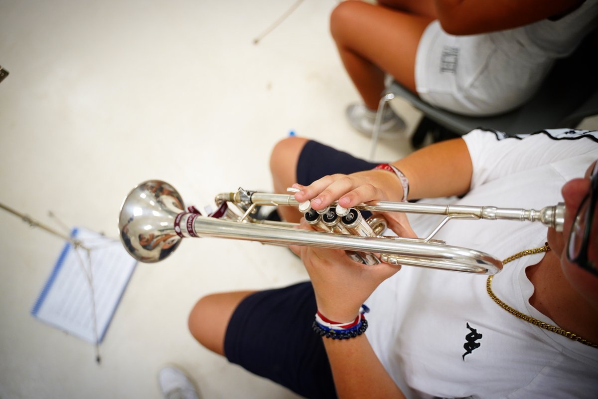 Nuestra banda, el lugar idóneo para aprender música, conocer la teoría y poner todos tus conocimientos en práctica 🎶🥁

Únete a nuestra Escuela de Música poniéndote en contacto con nosotros 📞 620 32 11 20

#motril #semanasanta #semanasantamotril #costatropical