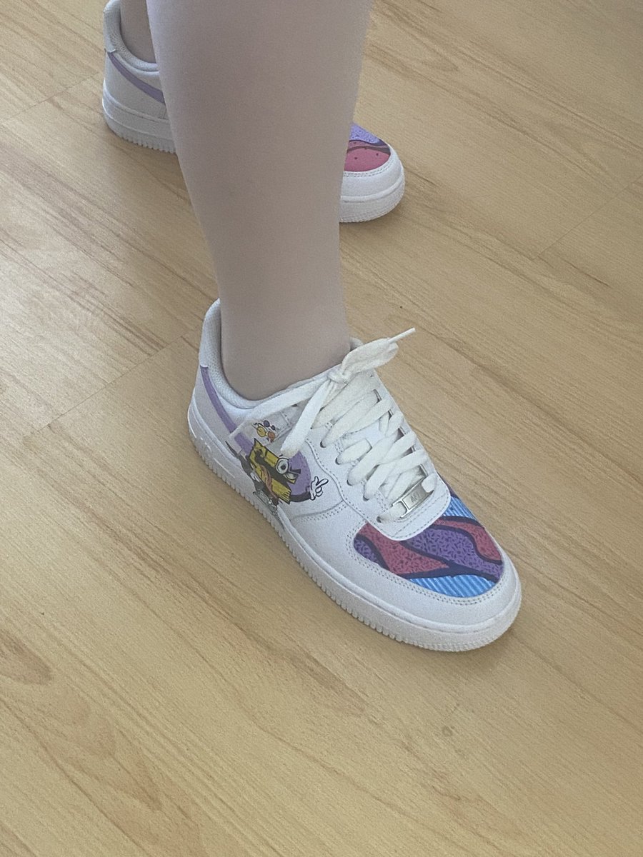 EJFoxen's tweet photo. Perk of being a whale holder of @sneakerboxINC . My daughter wore these to hip hop today and loved them! Thank you @sneakerboxClyde ! Great way to show web3 to the community.. a lot of people were asking about them. https://t.co/KzubSwNOiG