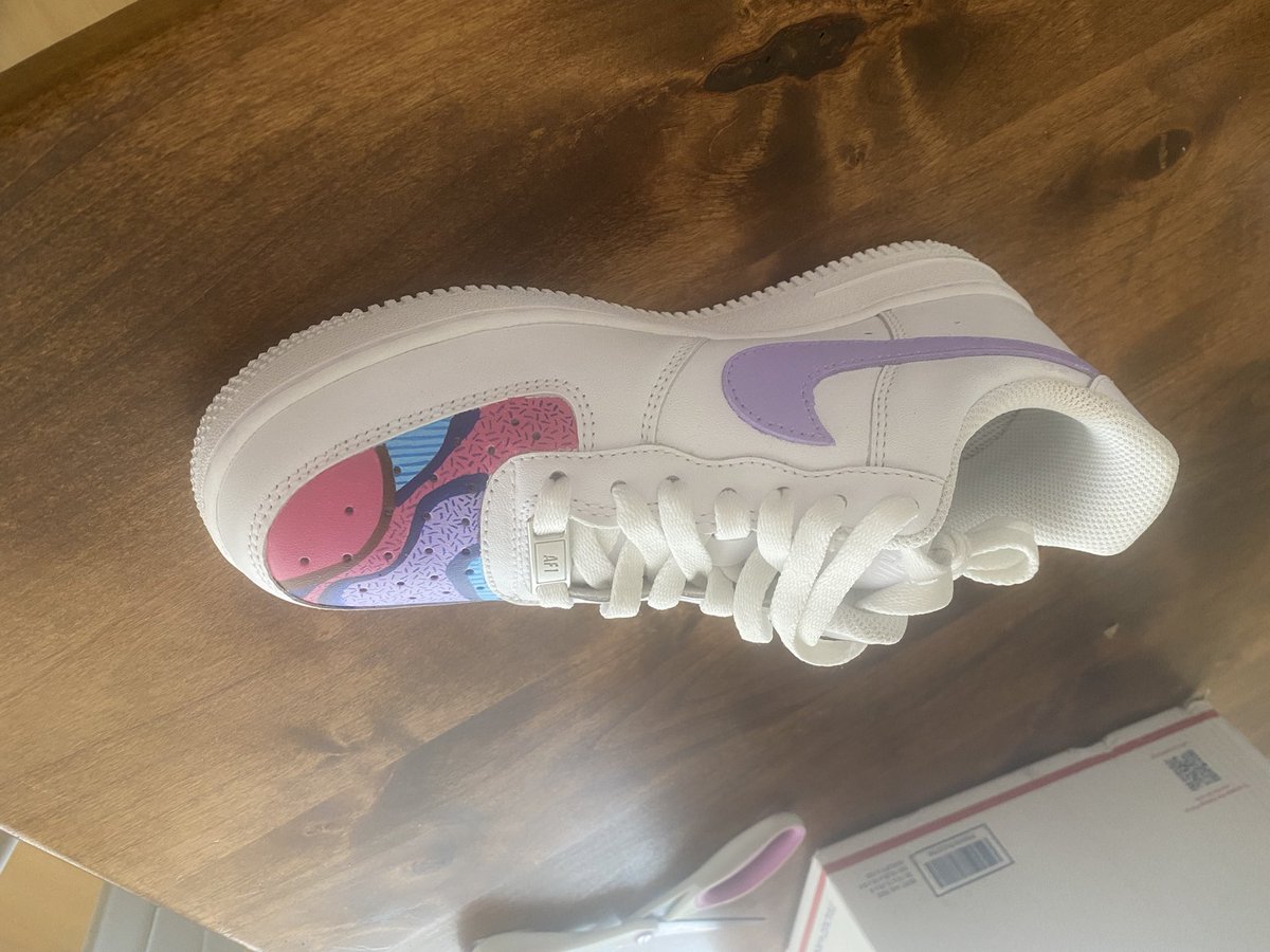 EJFoxen's tweet photo. Perk of being a whale holder of @sneakerboxINC . My daughter wore these to hip hop today and loved them! Thank you @sneakerboxClyde ! Great way to show web3 to the community.. a lot of people were asking about them. https://t.co/KzubSwNOiG