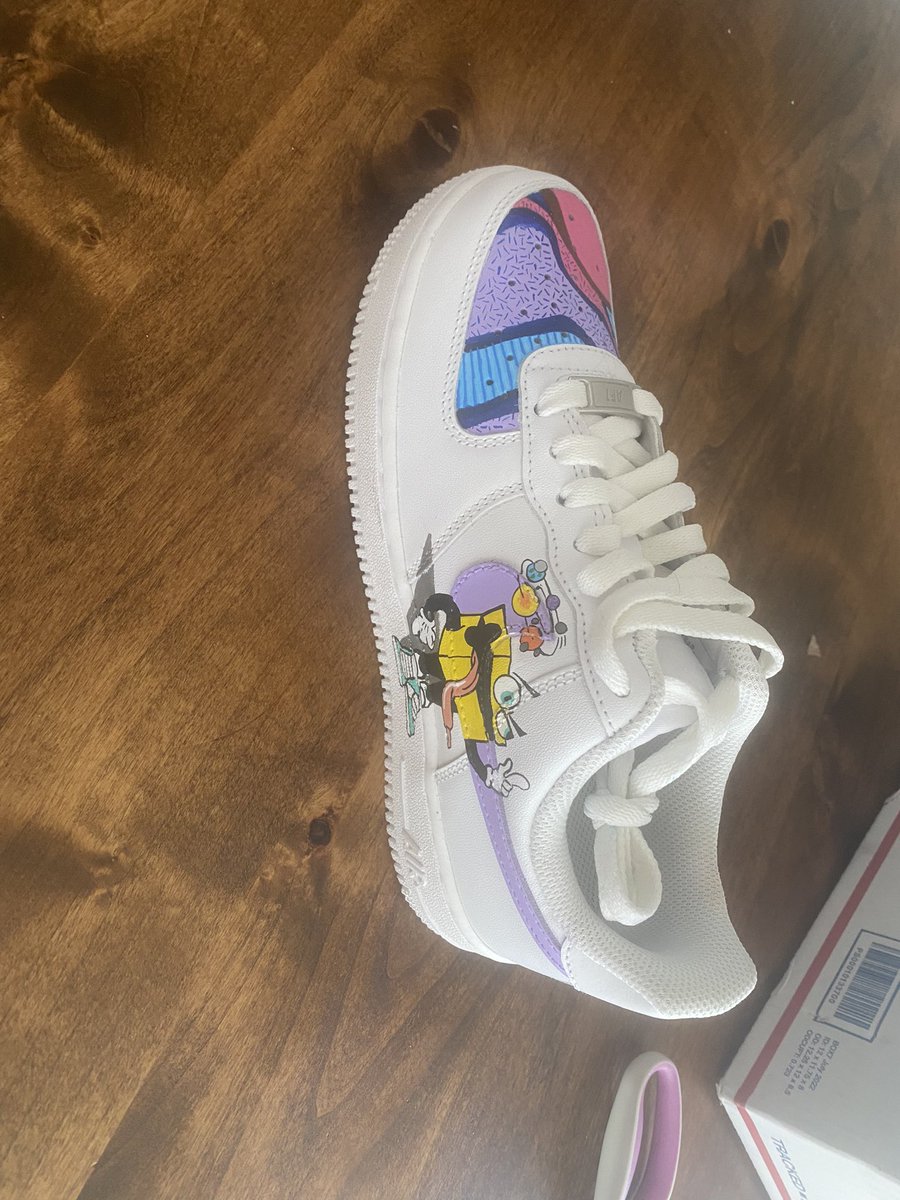 EJFoxen's tweet photo. Perk of being a whale holder of @sneakerboxINC . My daughter wore these to hip hop today and loved them! Thank you @sneakerboxClyde ! Great way to show web3 to the community.. a lot of people were asking about them. https://t.co/KzubSwNOiG