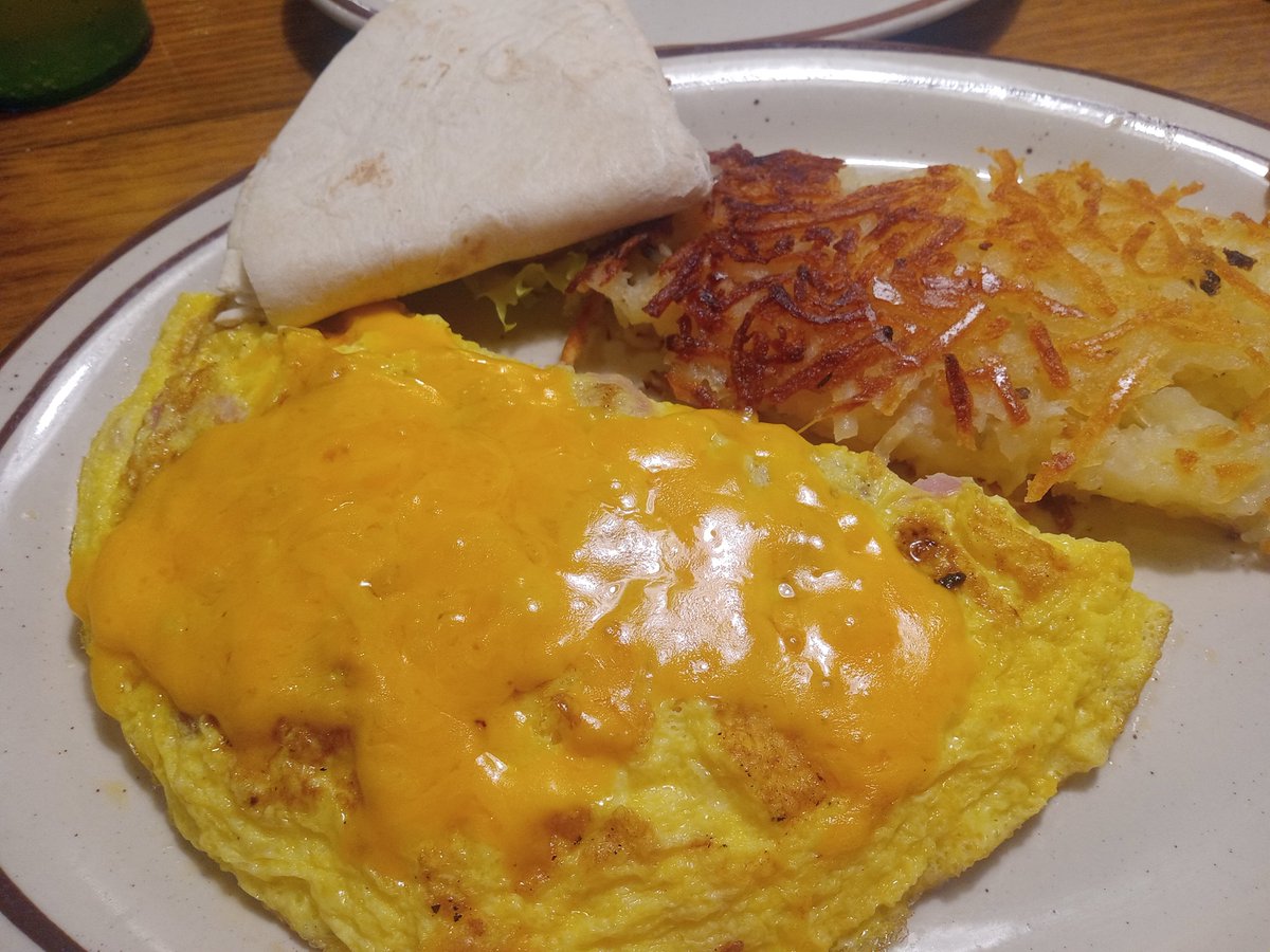 TMACABQ's tweet photo. What's feeling chile this morning,  even with the cold. #GameDay #coppercanyon #hamncheese https://t.co/OqGQ5ETw76