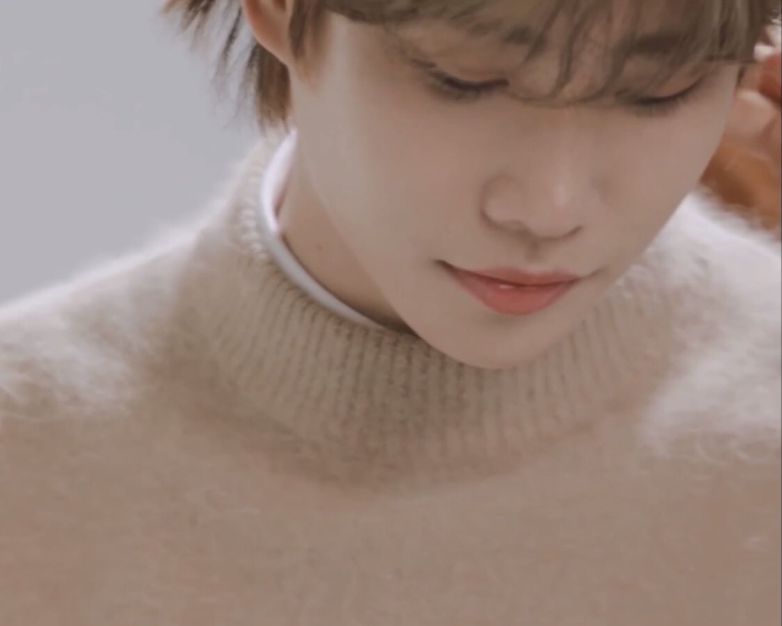 naemzays's tweet photo. How can someone be this beautiful 😩 #엠제이 https://t.co/B4idF8lKFA