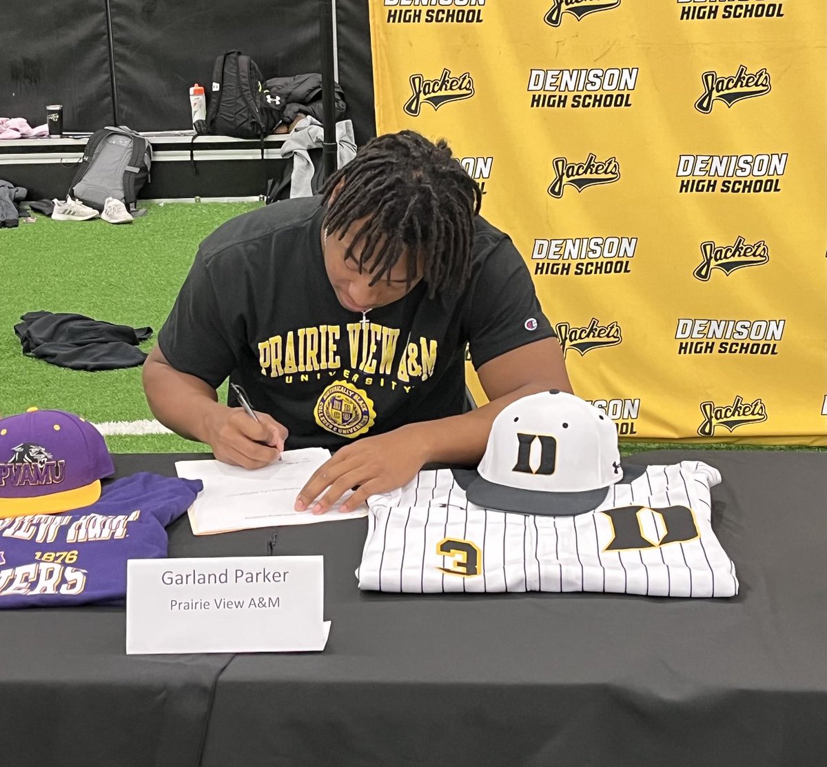 Denison’s Garland Parker signs with Prairie View A&amp;M for baseball