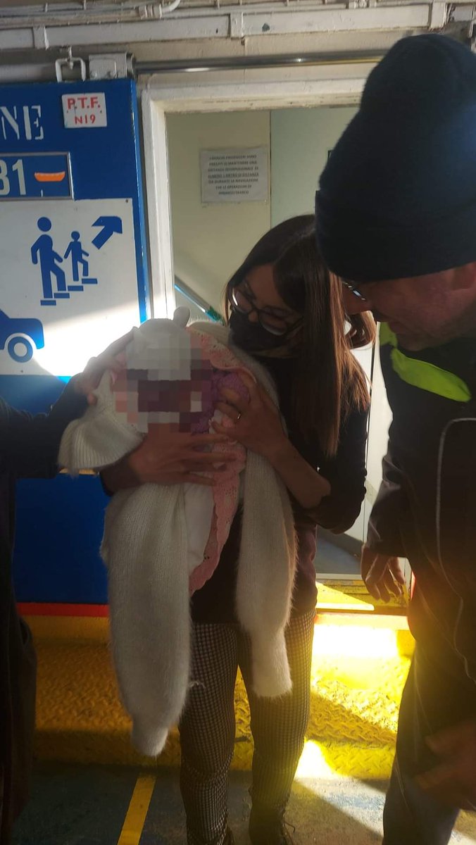 DiscoverIschia's tweet photo. Luisa was born on board the Benito Buono ferry that left Ischia at 6.20 am. Mother Maria, grandmother Brigida and her gynaecologist, Attilio Conte, were on their way to a clinic on the mainland for the happy event
https://t.co/sTFDG2qCCb

#ischia @BBC @nbc @BBCNews @FoxNews https://t.co/4HDZhHXW63