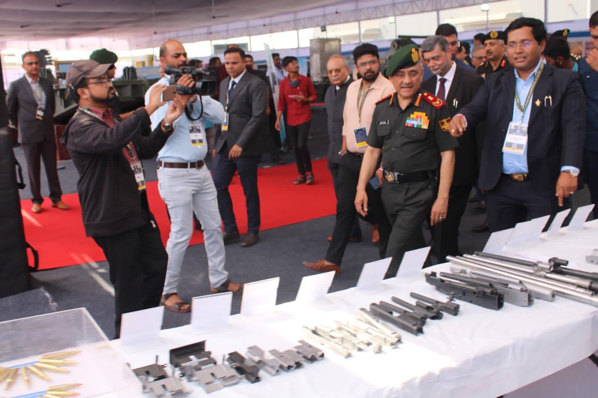 HQ_IDS_India's tweet photo. Gen Anil Chauhan, #CDS visited Defence Sub Systems Manufacturing Plant of #Nibe Ltd, Pune. He also attended MSME Nibe Def-Expo 2023 that showcased variety of indigenous  defence equipment. CDS also inaugurated a new manufacturing plant “Nibe 3” for defence &amp; aerospace equipment https://t.co/egsnBq7flV