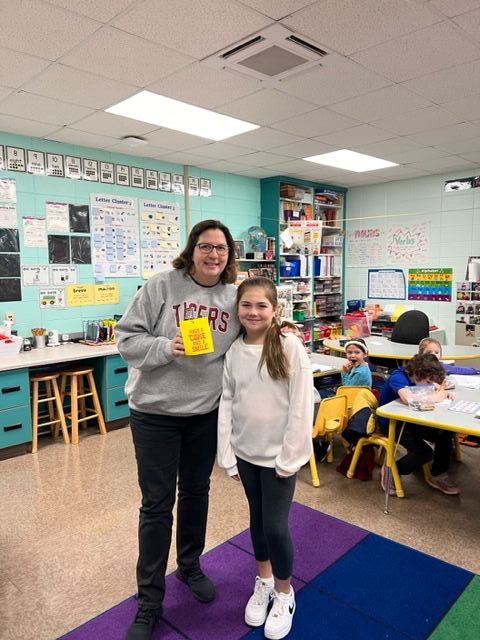 thrive_way's tweet photo. The Peer Helpers at Barkley Bridge Elementary in the Hartselle City Schools District recently created a kindness campaign titled "Have a Coke and a Smile". What an awesome way to spread love throughout the school! Look at all those smiles! 😀
#thriveway #peerhelpersplus https://t.co/DuKvI1YevA