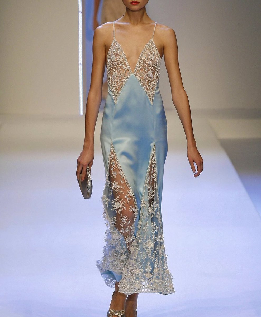 badestoutfit's tweet photo. valentino ss07 https://t.co/LiPImMPskv