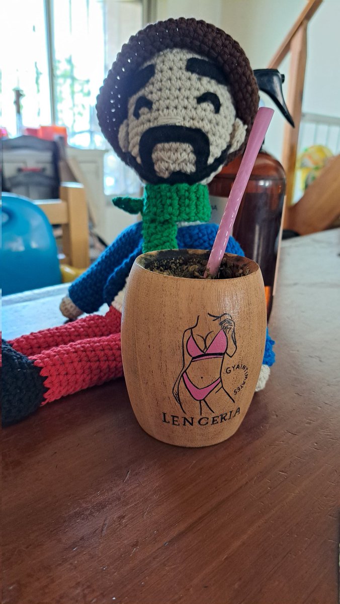 danemarin's tweet photo. Acá tomando mates con @AbelPintos y el que diga que es un peluche es de envidia 🤣 #abeleras #EstrellaDeMar https://t.co/eN600UORCh