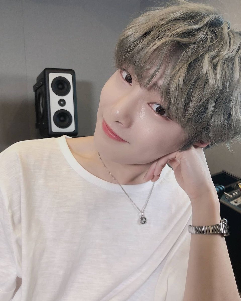 Stay1022HM's tweet photo. #아이엔의_스물셋도_안아줄게요
#CantStopFallingForIN
#HappyINDay 
우리 아강이 생일 축항행용~🎉🎉 https://t.co/0O1NSH0E0g