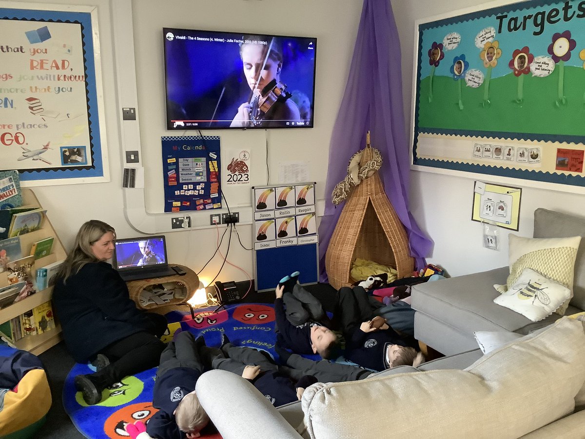 MonksdownHive's tweet photo. Today in The Hive we all connected and worked together to become an orchestra! 
We listened to Vivaldi’s Four Seasons (winter) and we recreated the music with our violins. What an amazing orchestra we are!@Musicmonksdown1 https://t.co/OwEDs21e6F