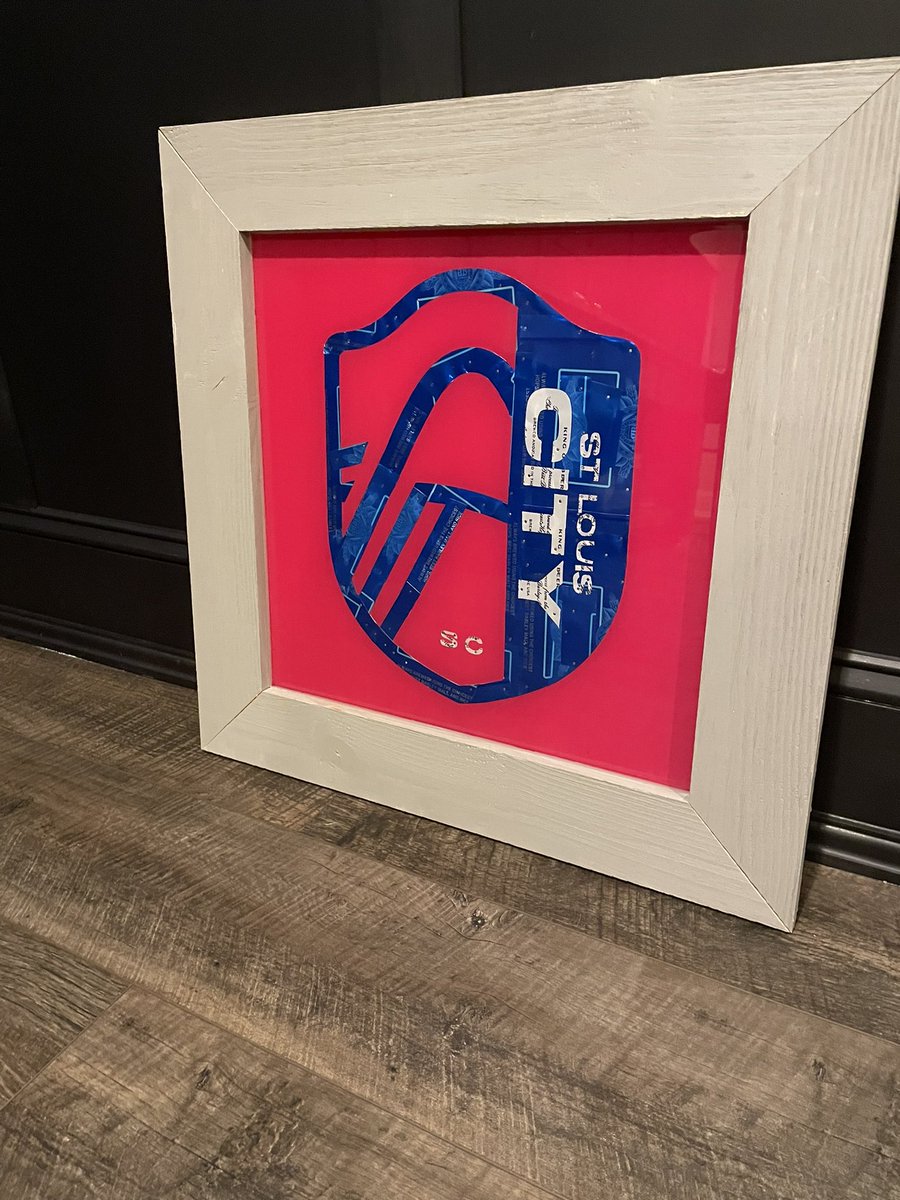 customcapart's tweet photo. @carolynkindle how do you feel about beer can art? Thinking this piece would look great in your office! https://t.co/kYy2PDoZLf