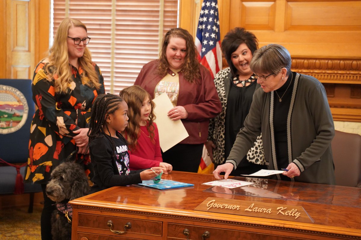Governor Laura Kelly tweet media