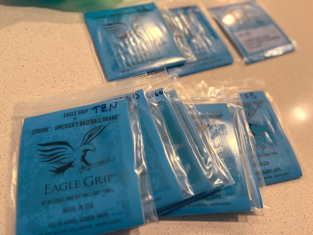 Some BIG, nationally ranked college programs across the US have jumped all over our Eagle Grip product 🚨

Join the movement and get yours: 
zorianbats.com/products/zoria…

Temporary, non-residue stick comes in towel form. ~1min of enhanced grip for bats, weights, clubs, rackets, etc