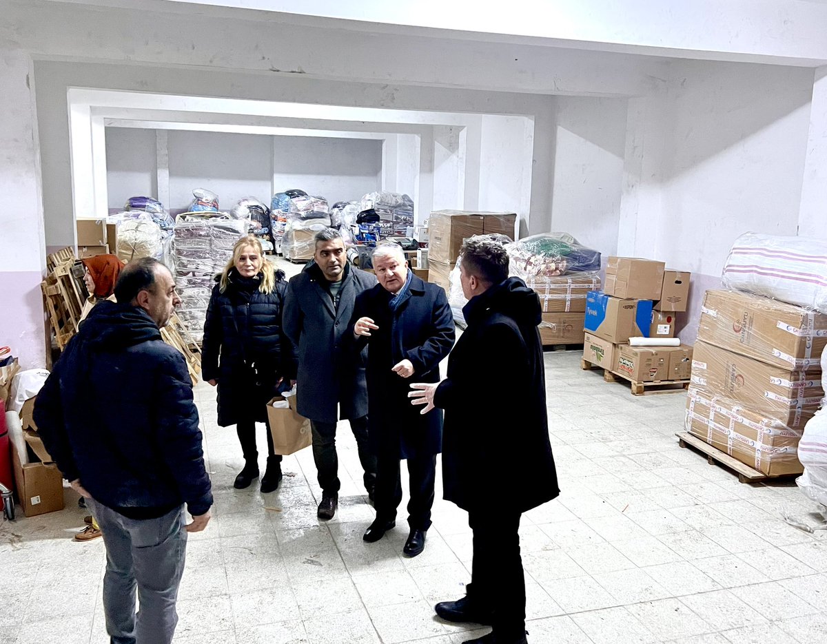 ALLAH RAZI OLSUN                         Deprem bölgesine ulaştırılmak üzere Çankayalı vatandaşlarımızın getirdikleri ayni yardım malzemelerini toplandığımız Muazzez Karaçay İlkokulunda günümüzü geçirdik. Allah katkı sağlayan herkesten razı olsun inşallah…