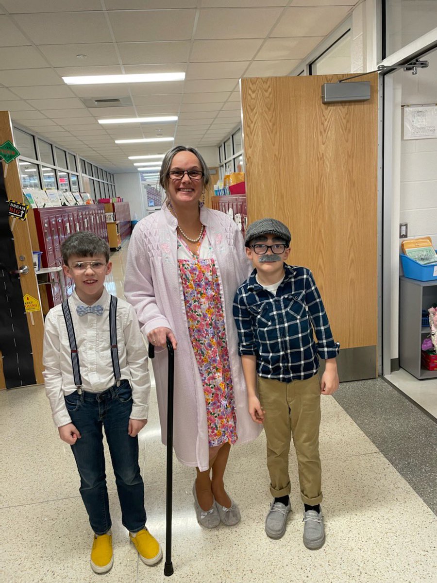 mrmikepyle's tweet photo. Celebrating 100 days of learning at Baron Elementary today! @ManheimCentral @BaronElementary https://t.co/ICTS3xQO0W