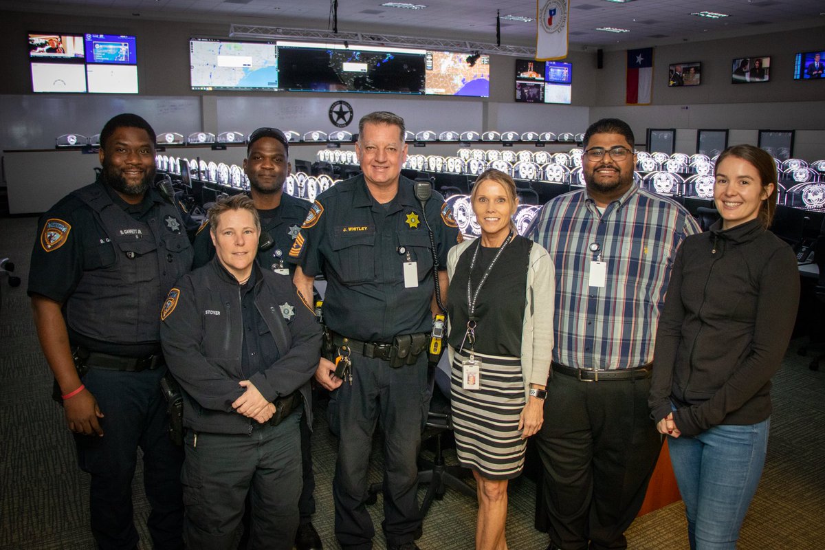 HCSO_NPD's tweet photo. Our Homeless Outreach Team met @HarrisCoJudge with #HarrisCounty Office of Homeland Security &amp; Emergency Management to discuss strategies on how to assist unsheltered person’s experiencing homelessness during severe weather. #Teamwork https://t.co/AMIy5cfiID