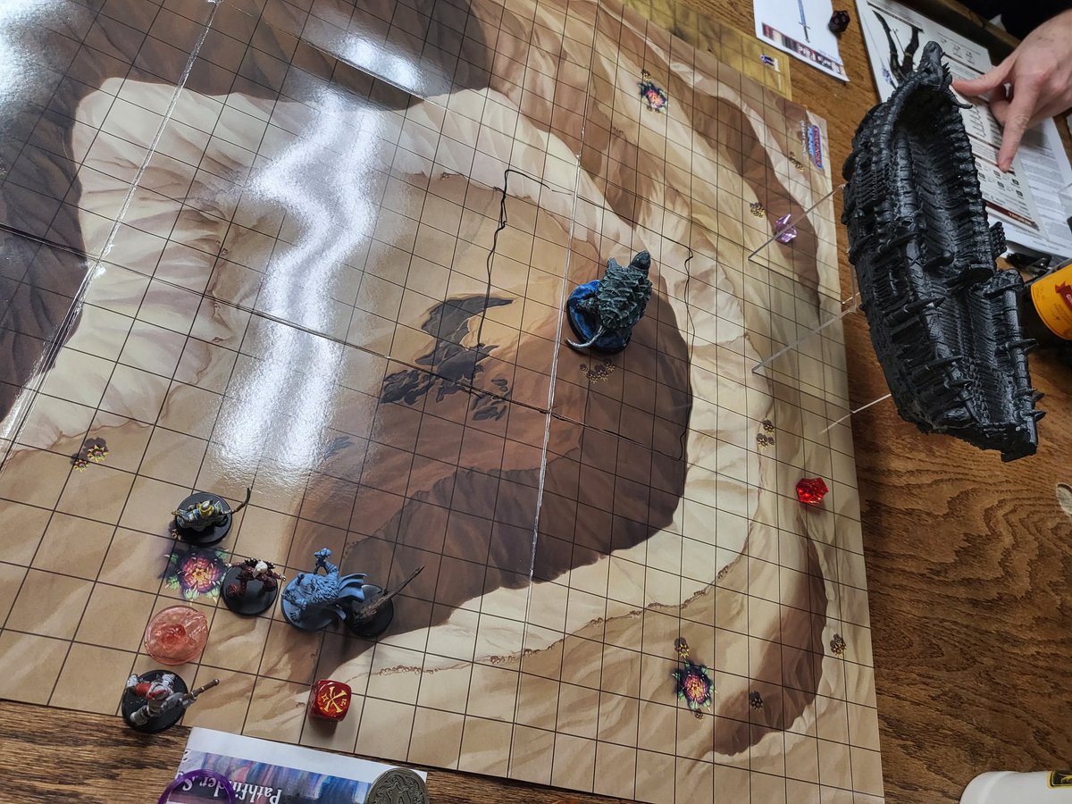 shellmoniz's tweet image. Some pictures from my last 2 games, the first is a flying ship in the desert. The second is from a crowsnest on a clockwork airship.  :)