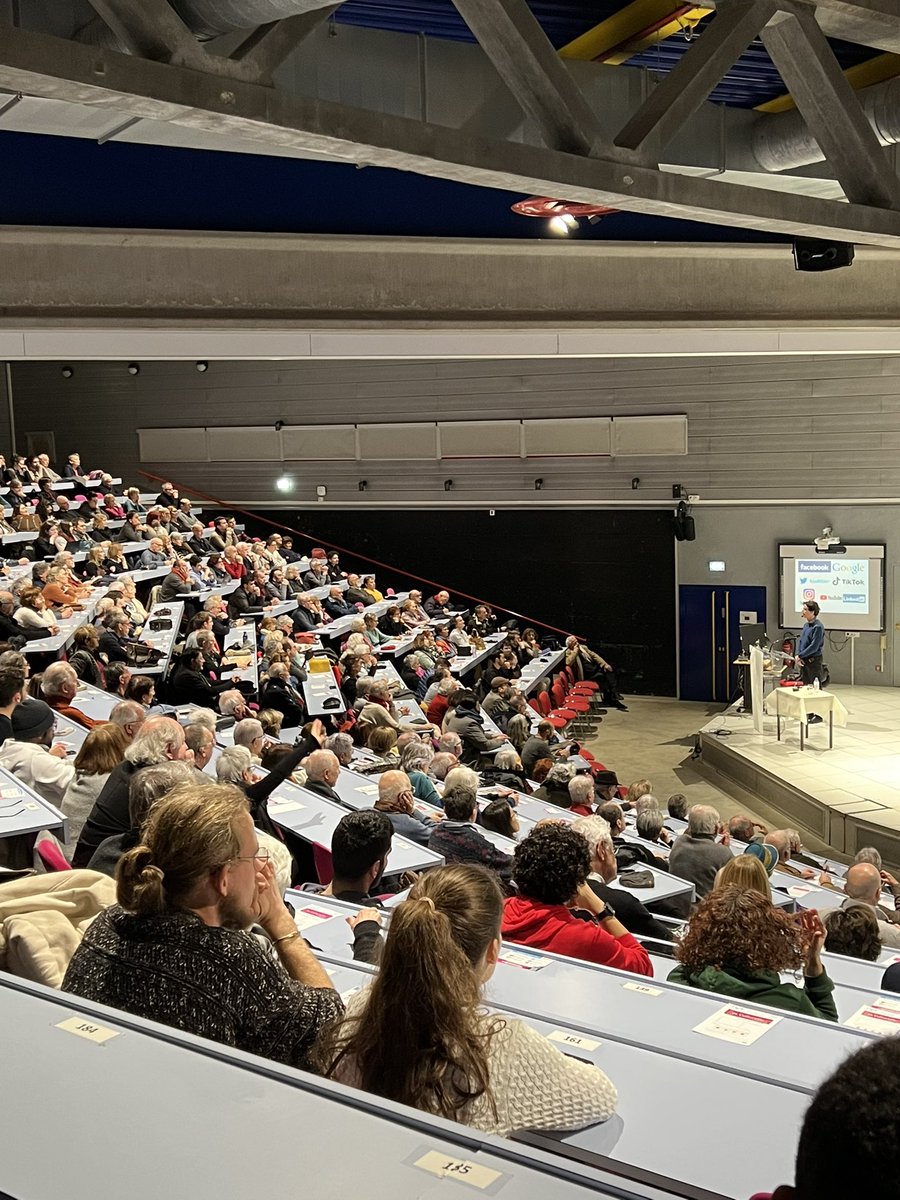 IMTMinesAles's tweet photo. Salle comble pour la Culturelle avec David @chavalarias 👏🏼Comment les réseaux manipulent nos opinions 🤯 @sauramps https://t.co/QzbDUSuv7a
