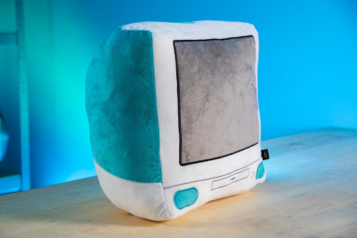 thecomputerclan's tweet photo. GIVEAWAY TIME! I'm teaming up with @throwboy to give away one "1998 Pillow"!

RULES:
✅RT and like this tweet to enter.
✅U.S. only. Must be 18 years or older.

Winner gets drawn on Feb 9 at 7 PM CST. Good luck!" https://t.co/2DeogiBW00
