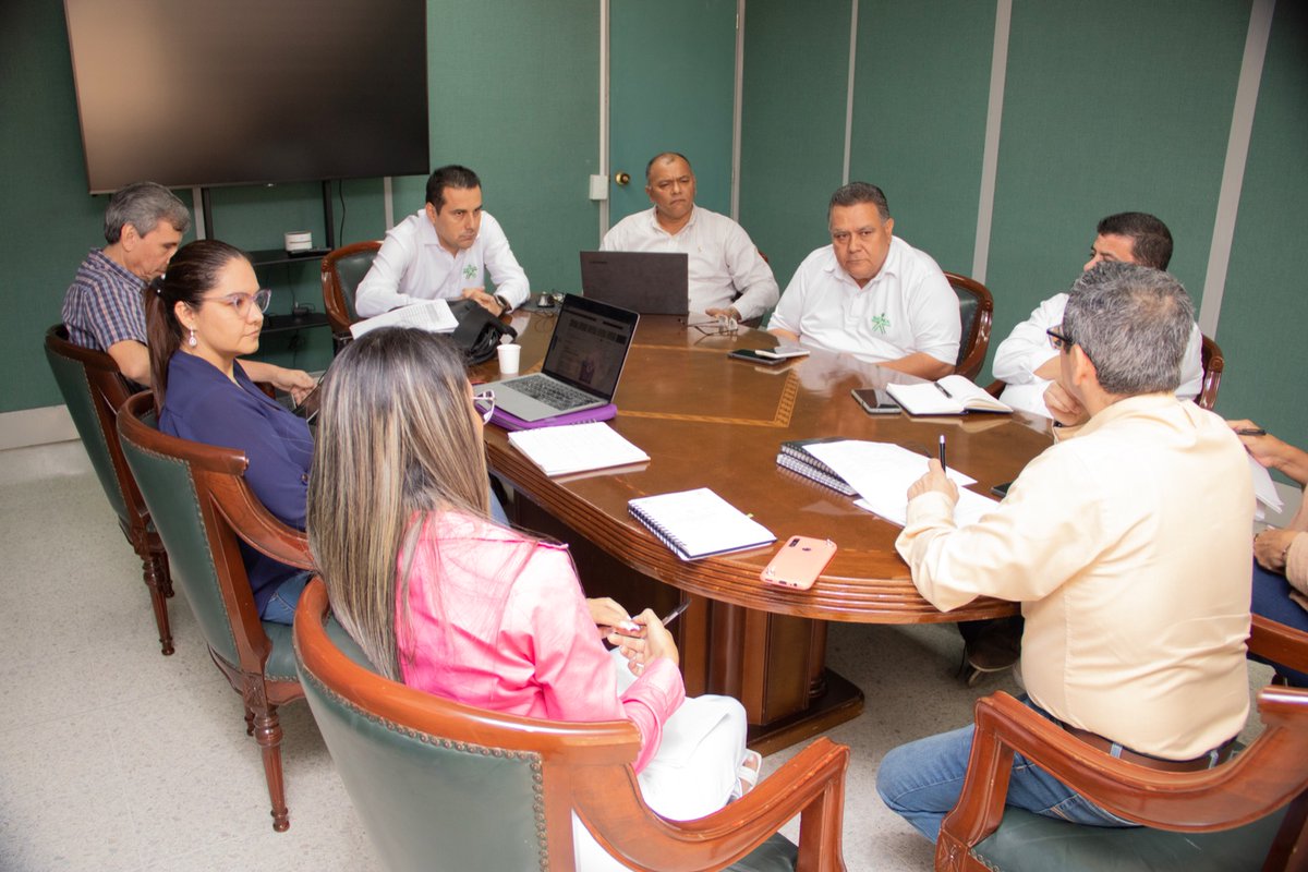 senaensantander's tweet photo. 🥳 En el #SENASantander nos preparamos para el lanzamiento de #CampeSENA, importante estrategia transversal de atención integral a los campesinos y campesinas del país.
#TransformaciónProductiva #EconomíaParaLaVida
¡Somos #CampeSENA! 👩🏽🌾🧑🏾🌾💚 https://t.co/vyVqTFNq7H