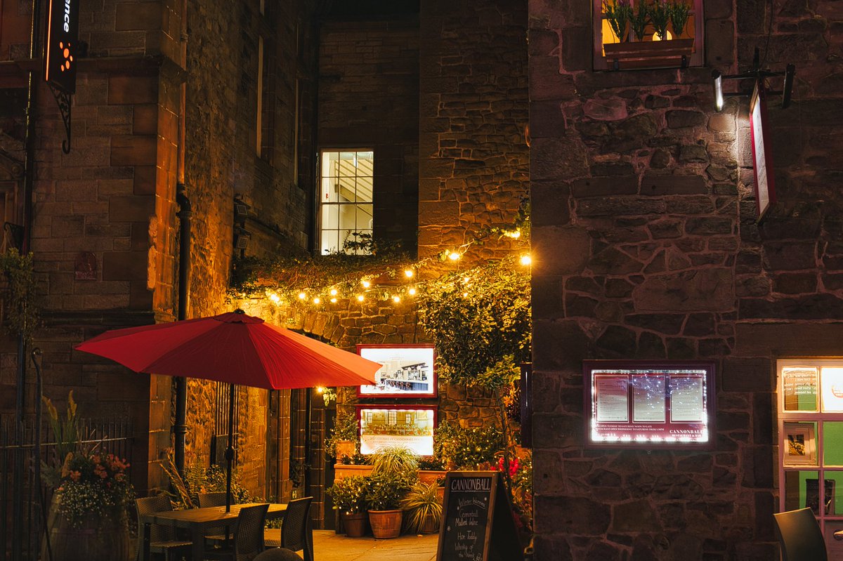 Still 1 of my fav shots of a small cafe in Edinburgh 

#roadTrip #Edinburgh