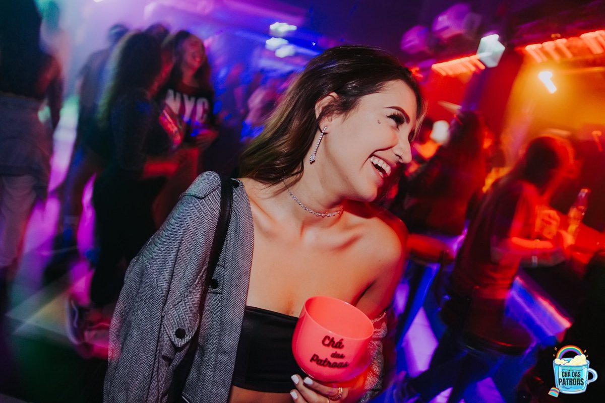 chadaspatroas's tweet photo. Edição: Dona de mim! 11/03
Feminejas + Samba Delas + DJs Letícia Sartoretto + Taay Melo + Júlia Ribas

Festa feita por mulheres, para mulheres! https://t.co/xUKkgCKzgl