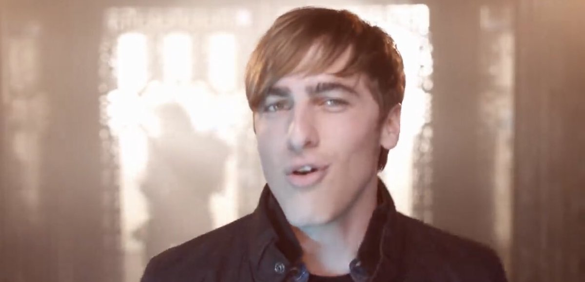 notgwendalupe's tweet photo. 12 years ago, big time rush &amp; snoop dogg released 'boyfriend' https://t.co/b4kwexBk6y