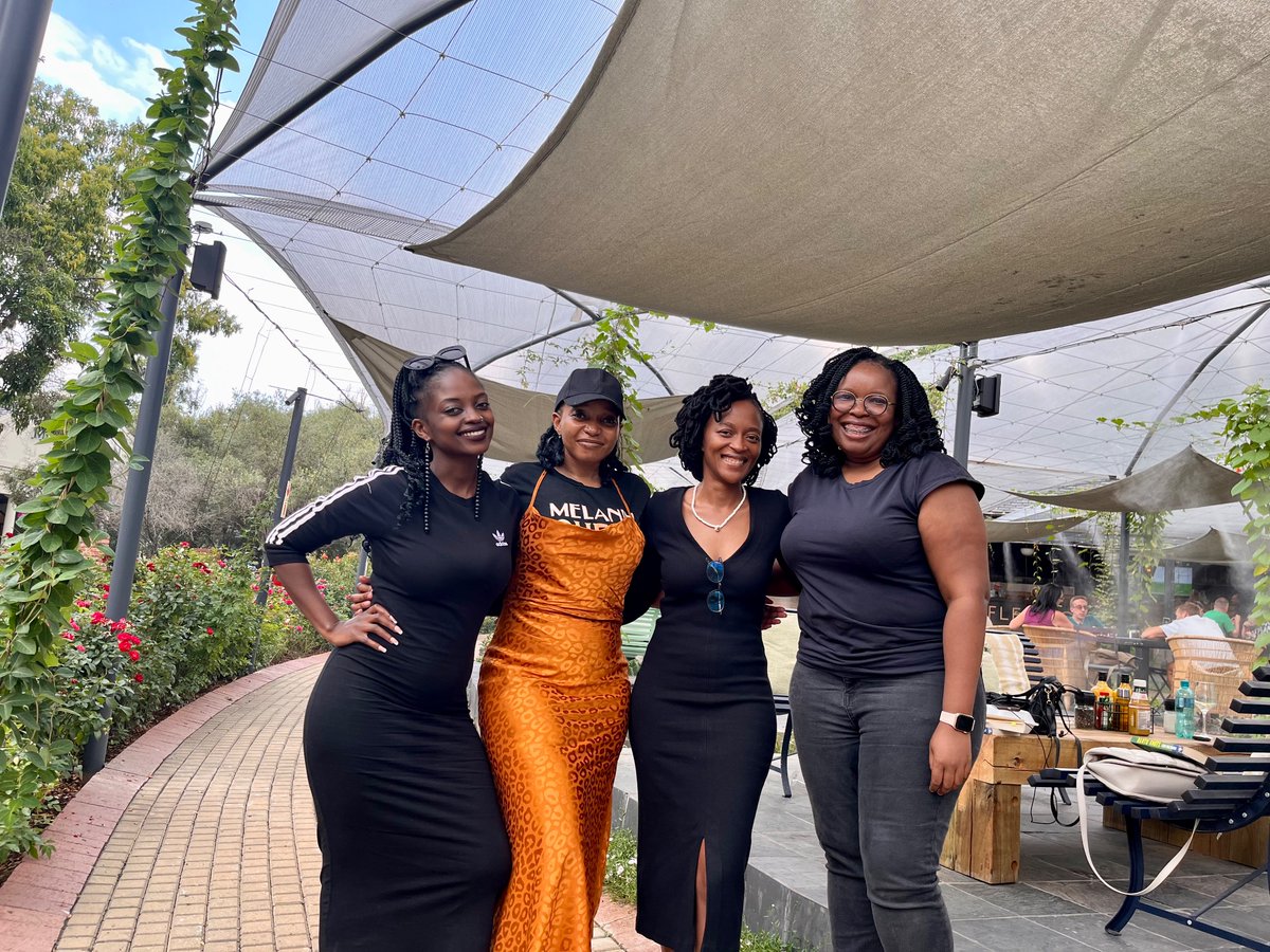 Moments from our recent #BookClubSaturday. We discussed <a href="/MazibukoLebo/">Lebo Mazibuko</a>’s Bantu Knots. Such fun! We hope you can join us soon 💚