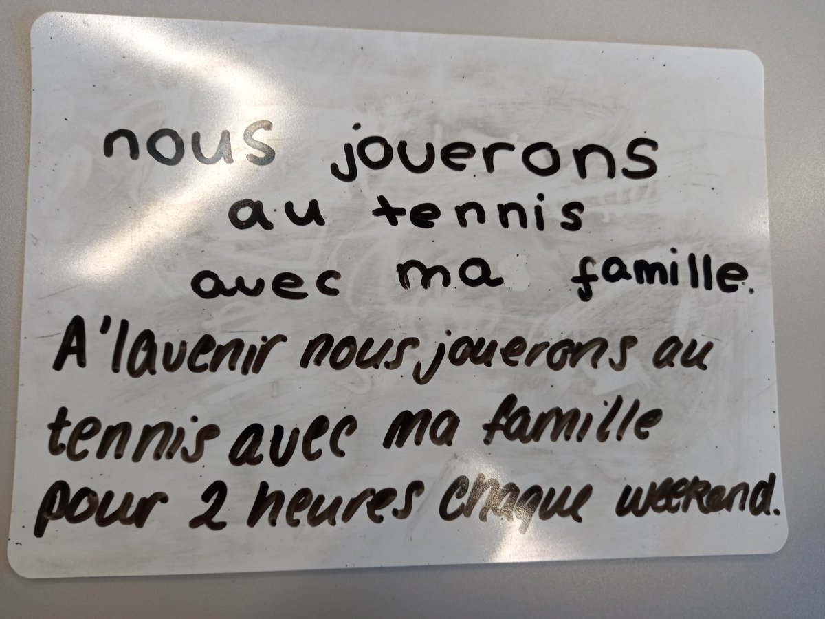 Mini-whiteboard swap done right! 🙂 #french #grammar #teaching #mflchat #learning <a href="/MaidaValeSchool/">Maida Vale School</a>