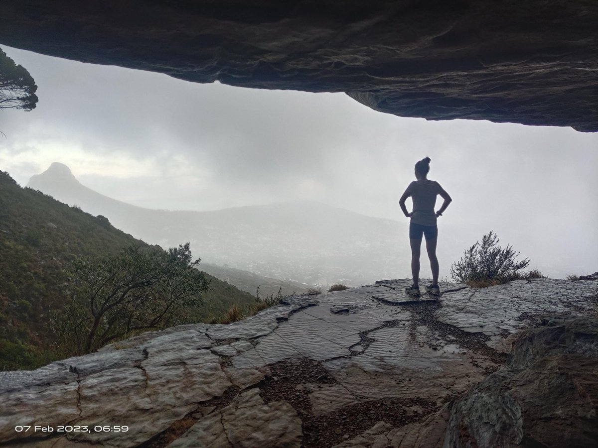 RunCapeTown's tweet photo. Thank you, Vikki, for a wonderful sunrise run on top of our @lovecapetown world! Beautiful misty views this morning 👌🏃♂️🏃♀️ #trailrun #sightrun #runtour #runcapetown #runtablemountain @CapeTownMag https://t.co/SsThWGwaVW