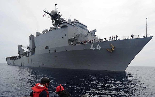 bowtiewaiter1's tweet photo. Navy’s USS Gunston Hall to visit Mobile for Mardi Gras https://t.co/PDukGCA0tb https://t.co/JRzKwkoBCt