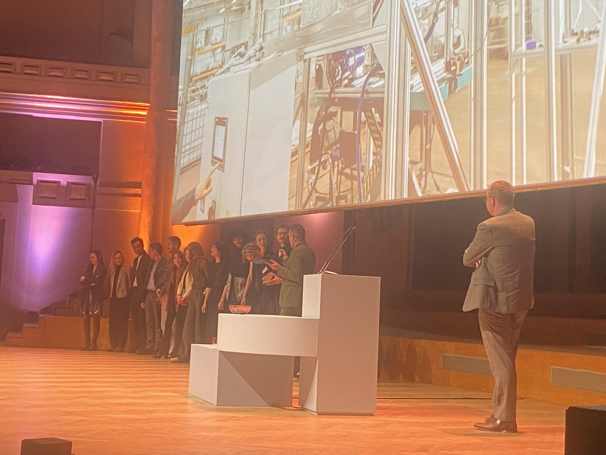 Jan Verheyen (@persatovam) on Twitter photo Winnaar vd <a href="/OVAM_Ecodesign/">Ecodesign by OVAM</a> Award ‘23 is <a href="/resortecs/">Resortecs, Recycling made Easy</a> OVAM ceo <a href="/WernerAnnaert/">Werner Annaert</a> looft hen voor de hoogwaardige manier waarop textiel gedemonteerd en gerecycleerd kan worden door oplosbare stikdraden. #design4disassembly #CircularEconomy #HVDV23 <a href="/FlandersDC/">Flanders DC</a> Winnaar vd <a href="/OVAM_Ecodesign/">Ecodesign by OVAM</a> Award ‘23 is <a href="/resortecs/">Resortecs, Recycling made Easy</a> OVAM ceo <a href="/WernerAnnaert/">Werner Annaert</a> looft hen voor de hoogwaardige manier waarop textiel gedemonteerd en gerecycleerd kan worden door oplosbare stikdraden. #design4disassembly #CircularEconomy #HVDV23 <a href="/FlandersDC/">Flanders DC</a>