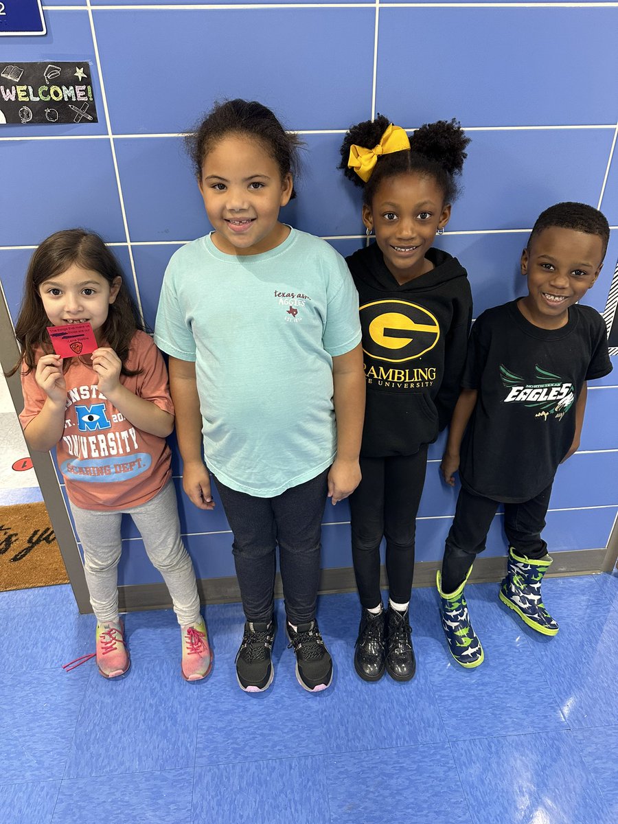 KayleaLong's tweet photo. College shirt day! #RUTHES https://t.co/o1ErOpLgMi