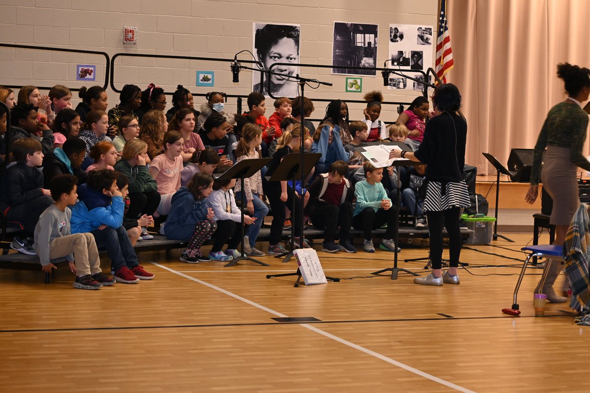 NPSchools_VA's tweet photo. Most people know about Rosa Parks and the bus boycott that began in 1955, but few know of others before her. Claudette Colvin was 15 when she refused to give up her seat. Dione Crisco, Asst. Principal at Larchmont, has written a musical about Colvin! #WeAreNPS #BlackHistoryMonth https://t.co/P4BiXTyPch