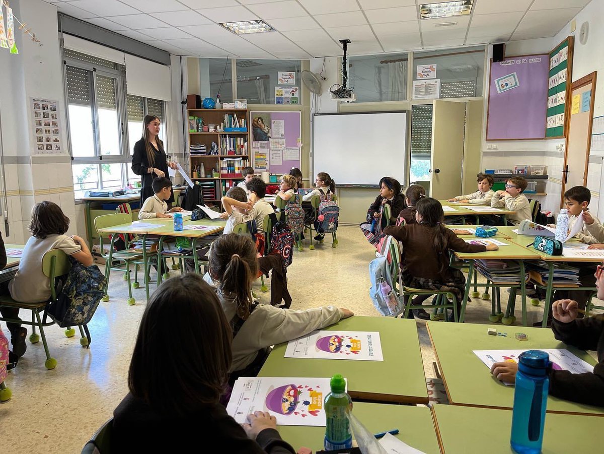 Els alumnes de 1r cicle de primària van gaudir del Taller de Desdejuni saludable impartit per l’equip de Nutrigandia i <a href="/aj_gandia/">Ajuntament de Gandia</a> Van recordar la importància d’incloure fruita, lacti i cereals. m.facebook.com/story.php?stor…
#carmelitesgandia #eduquemlamentielcor  #somvedruna #gandia