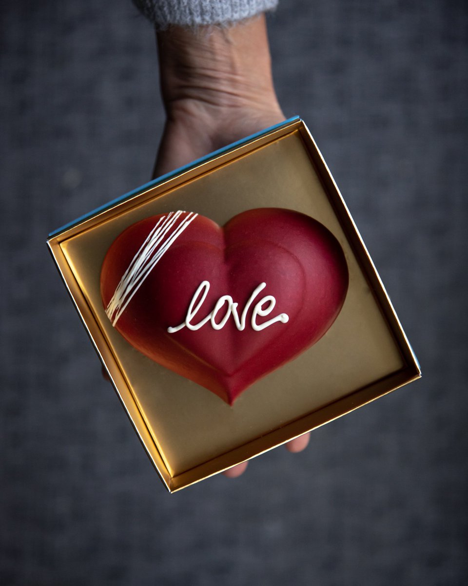 Antonino Chef (@antoninochef) on Twitter photo Devo dire la verità: non sono mai stato troppo bravo con le parole romantiche! Per questo, per San Valentino ho creato il Cuore di Cremino: così, è lui a parlare 😉👉 shop.antoninocannavacciuolo.it/store/food/tor…
#SanValentino Devo dire la verità: non sono mai stato troppo bravo con le parole romantiche! Per questo, per San Valentino ho creato il Cuore di Cremino: così, è lui a parlare 😉👉 shop.antoninocannavacciuolo.it/store/food/tor…
#SanValentino