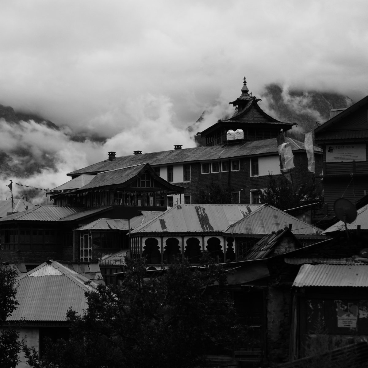 mananchrome's tweet photo. in the clouds,
a monastery lives.

#monastery #clouds #blackandwhitephotography #monochrome #photography #travel https://t.co/TYP4gXPE4j