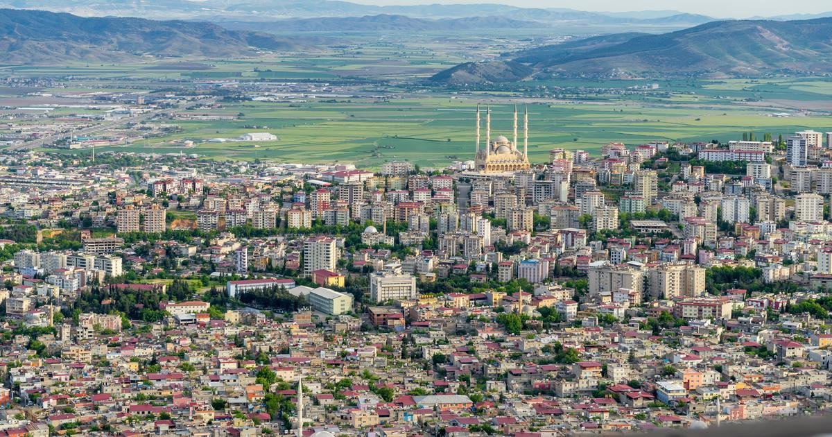If you live in Edinburgh🏴󠁧󠁢󠁳󠁣󠁴󠁿and want help these who were affected by the earthquake in Turkey, Memed Barbecue, Newington is accepting donations until Friday. Blankets, heaters, diapers, hygienic pads are all needed in the area.

[Pictured, lovely city of Marash, reduced to rubble]