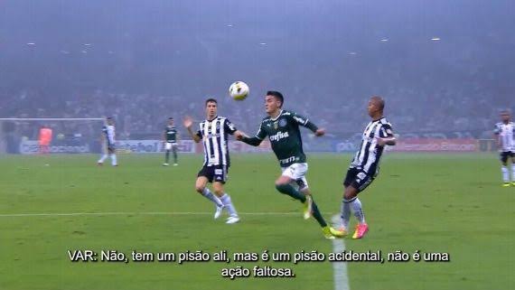 diario1914's tweet photo. Então quer dizer que pisão dentro da área é pênalti... https://t.co/sRkYb6C8Ah