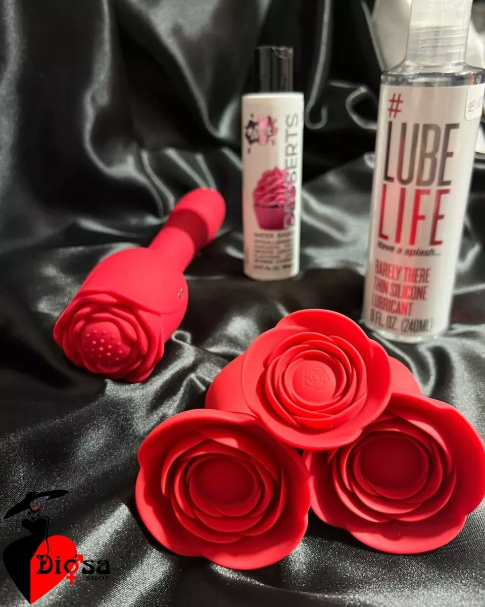 DPenonome's tweet photo. ¿En este SAN VALENTIN realmente quieres dejar a tu pareja sin aliento? ¿Sacar sus mejores suspiros? 

Obséquiale una de las variedades de rosa de nuestra tienda, contamos con una variedad de:

Succionadores de clítoris
Estimuladores de punto G y punto C
Vibradores
Plug  
3 en 1 https://t.co/bqECNa16ap