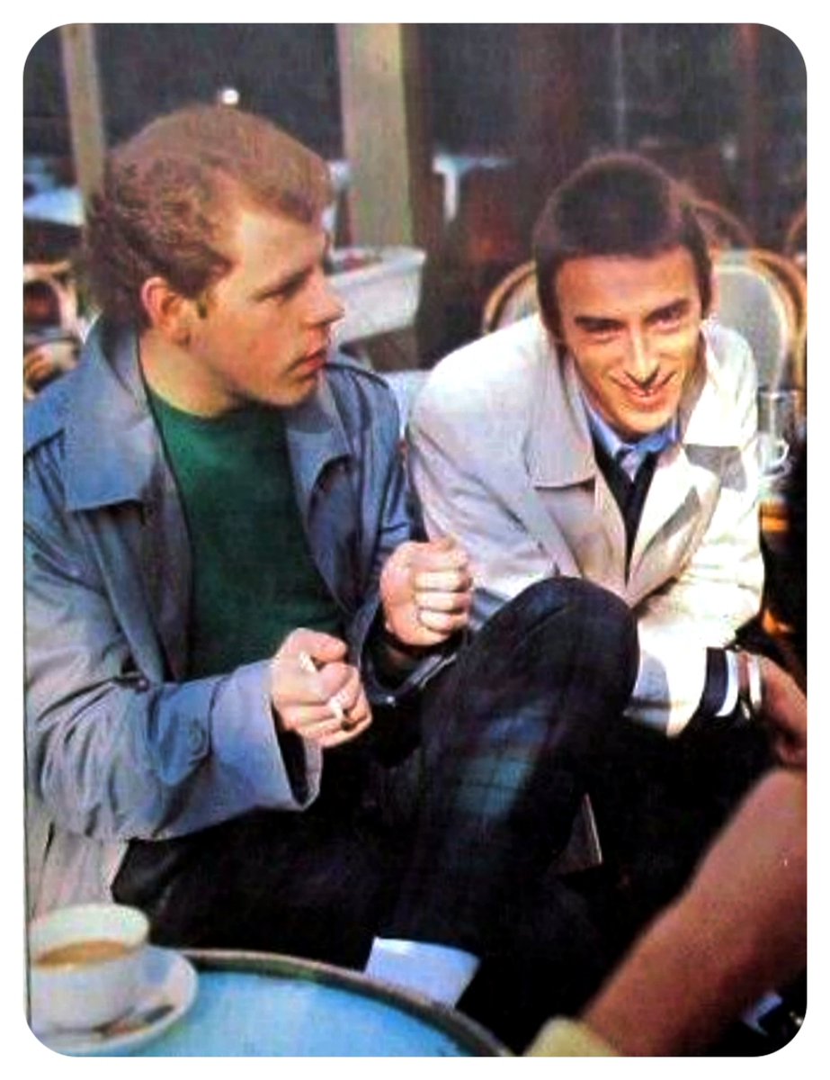 TSC manifesto in a casual pose. What do you see there? Me, so much... style, class, ultramodism, europeanism, joyous mood, caffeine, milk...
#TheStyleCouncil40