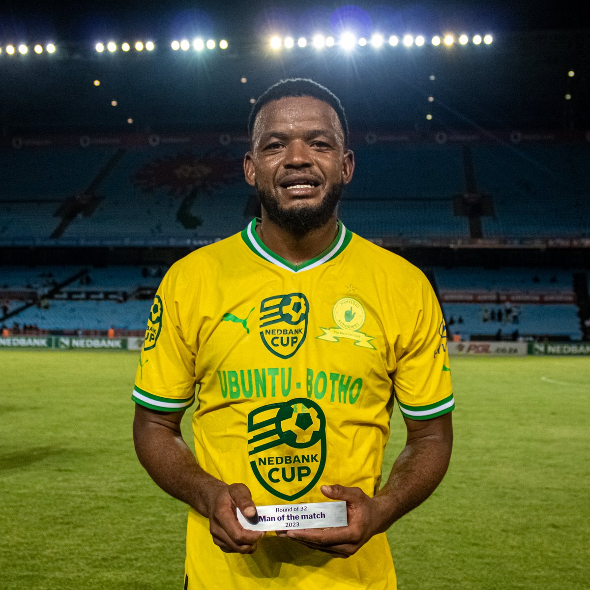 Masandawana's tweet photo. 𝘽𝙤𝙨𝙨𝙚𝙙 𝙩𝙝𝙚 𝙢𝙞𝙙𝙛𝙞𝙚𝙡𝙙 👨‍🍳

#Sundowns #NedbankCup https://t.co/jgtVda15P3