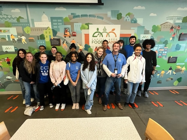 DCISchool's tweet image. A group of 11th/12th-grade students did some community service last week at the @foodbankmetrodc #repdmv #ibforall #giveback