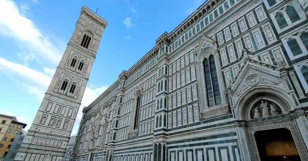 Fiancata destra del Duomo di Firenze e lo splendido Campanile di Giotto.
.
#francescacarbonirighi
#duomodifirenze
#campaniledigiotto
#visiteguidate
#visiteguidatefirenze
#guidedtours
#visitflorence
#visititaly
#tuscany
#tuscanytravel
#toscanagram
#tuscanyitaly
#toscanaeventi