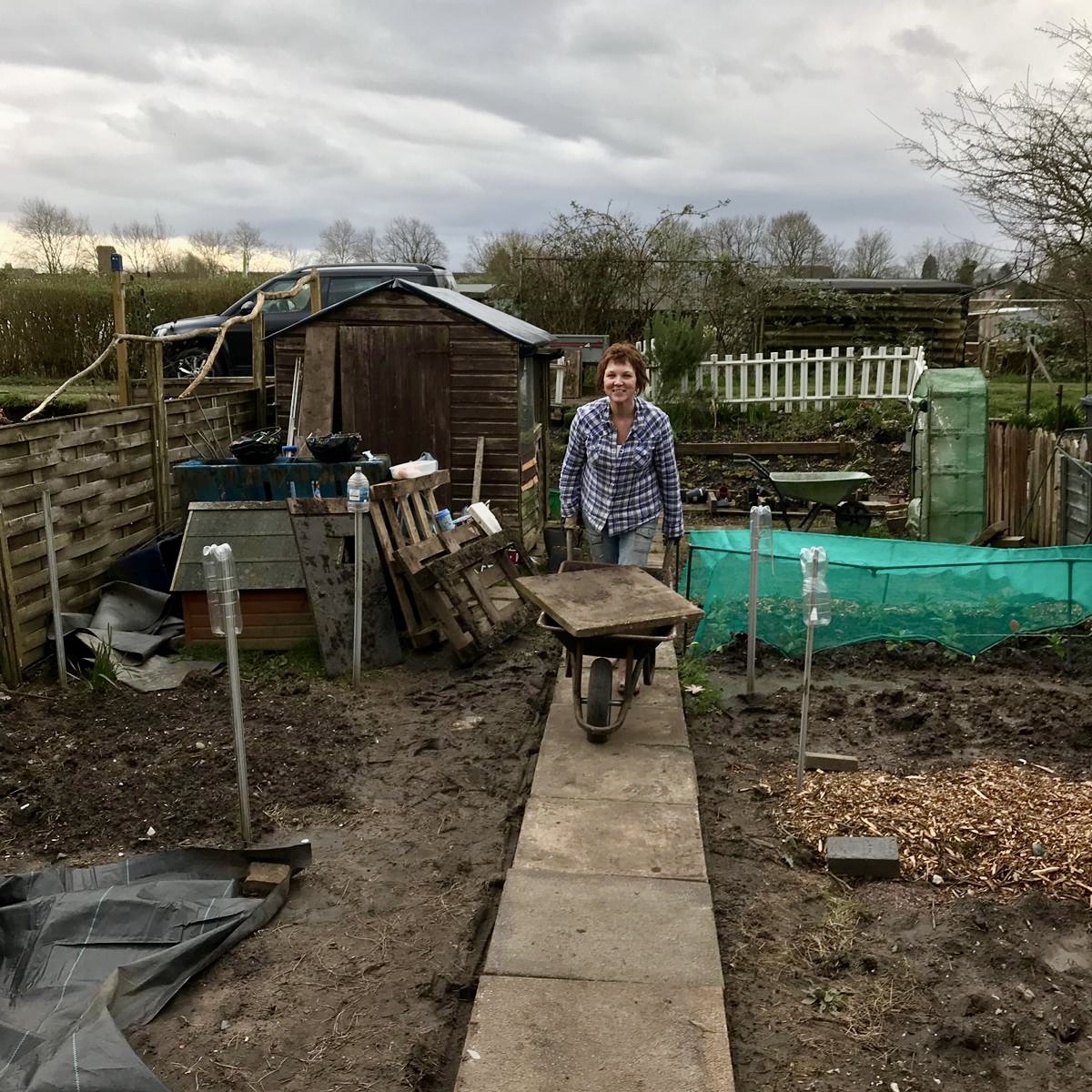 pottyplotters's tweet image. 2019 saw us work with @ARDAllotments volunteers, staff from @GFTomlinson, &amp;amp; students from @Horizons6thForm to create 6 Starter Plots.

Gill was one of the first Starter Plotters.

Listen to her adventure on our next #Plotcast #Podcast from 8am tomorrow buff.ly/3j5NoKd