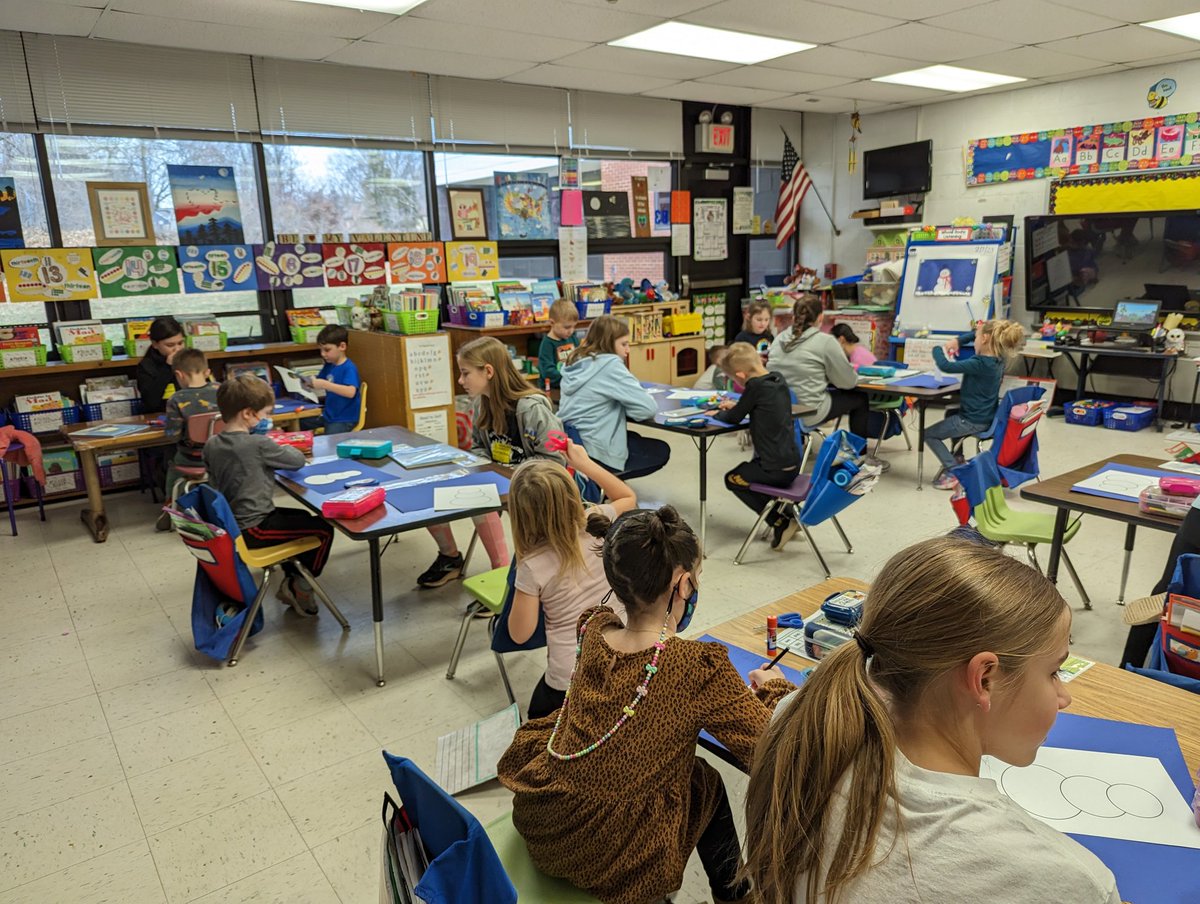 Mrs_Musket's tweet image. Another @moranmustangs promote reading club visit with their @HighlandTigers book buddies. So much fun! Thank you, @Walpublib, for the great winter-themed books. #MoranReads