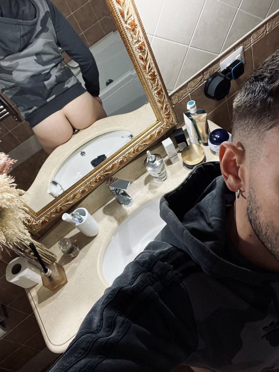 InsideGayCouple's tweet photo. @hotbull12 🍑😈 https://t.co/a7UdN59obg
