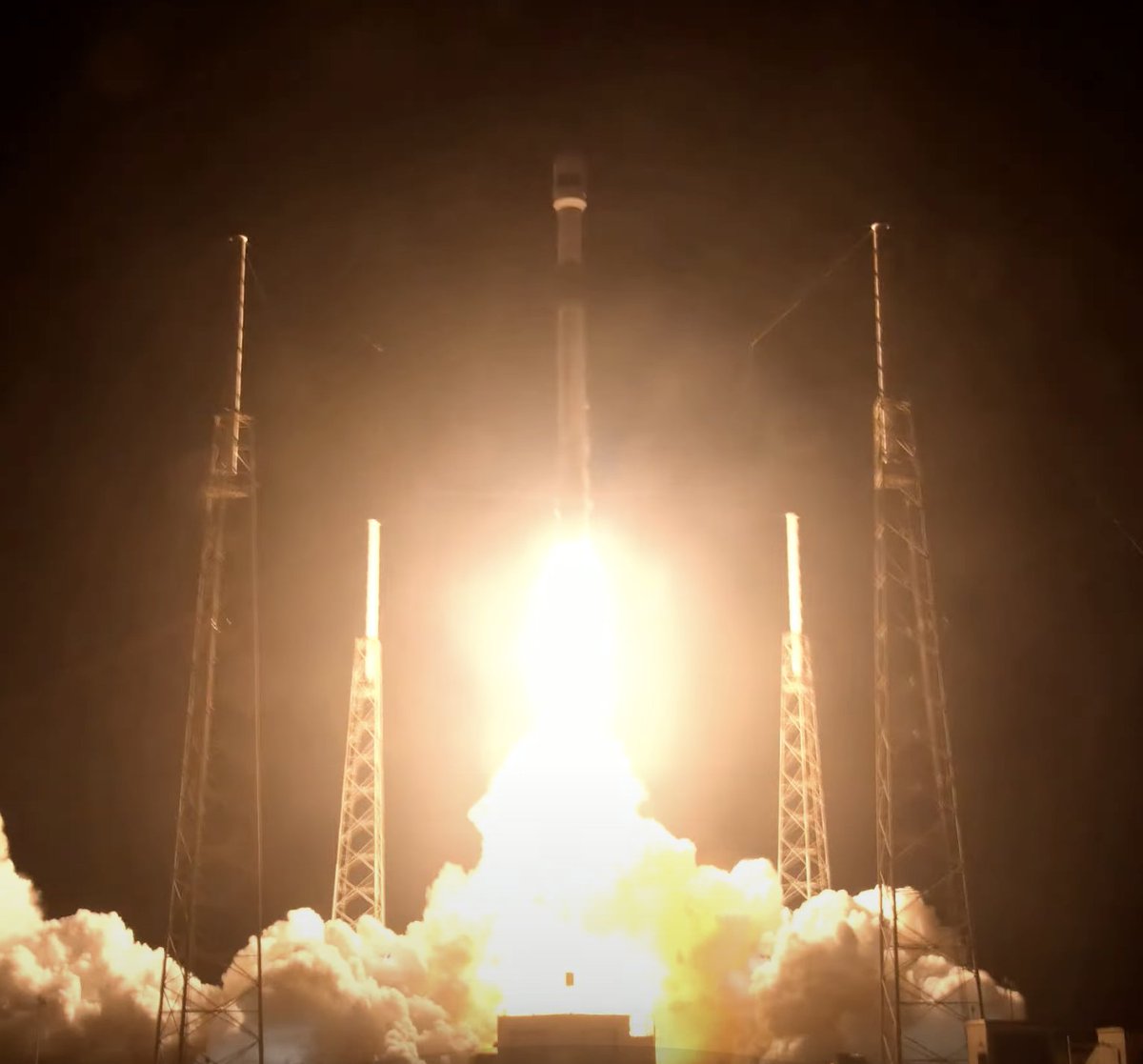 USSF_SSC's tweet photo. The Amazonas Nexus satellite 🛰️ that includes the Pathfinder 2 hosted payload was successfully launched to orbit. #SpaceSystemsCommand & Industry work seamlessly together to put innovative capabilities into space that benefit all! #SpaceStartsHere #USSF
https://t.co/ZxlE89PxCs https://t.co/aDJbznGD5p