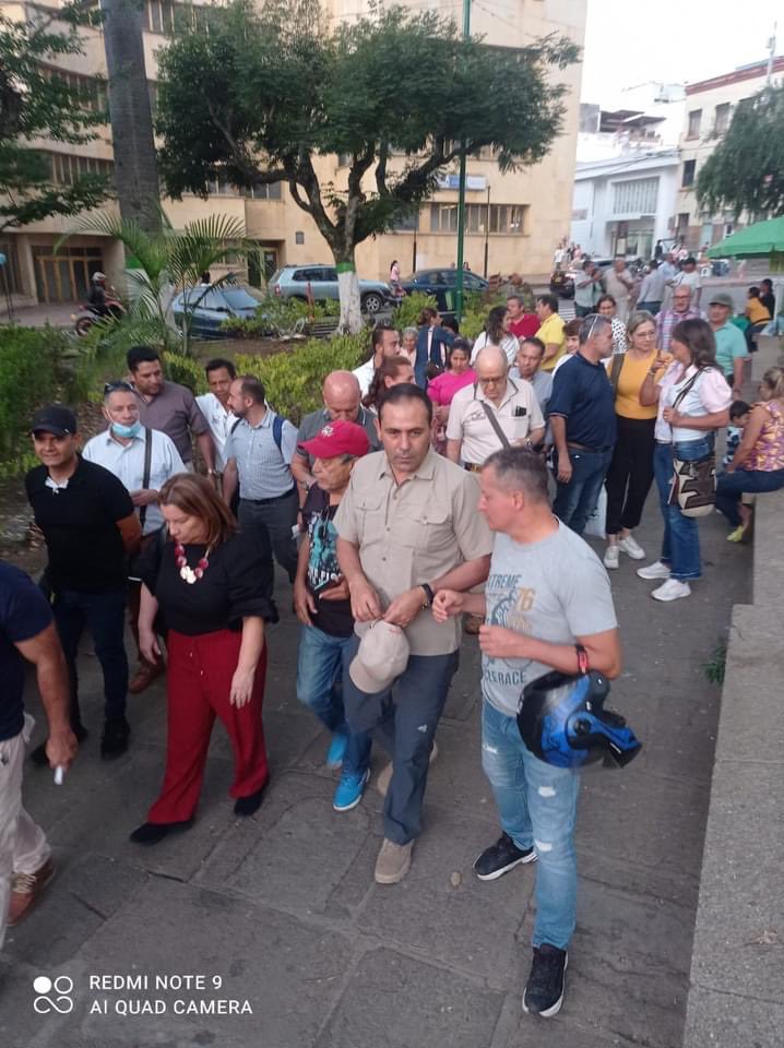 josueartex's tweet photo. #Santander no es #Rodolfista y muchos menos #Petrista mis amigos y mi familia van con @GralJuvenalDiaz https://t.co/MDFHpz3T9G